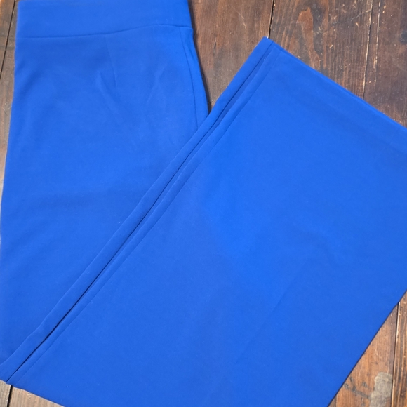 Elegant Women's Wide Leg Pants in Royal Blue - Picture 3 of 6